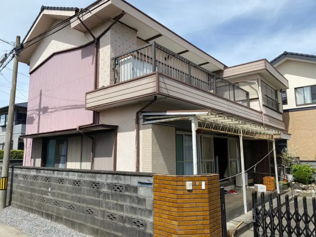 【施工前】静岡県榛原郡吉田町・S様邸|築30年の母屋と倉庫の屋根・外壁をカバー工法・塗装工事